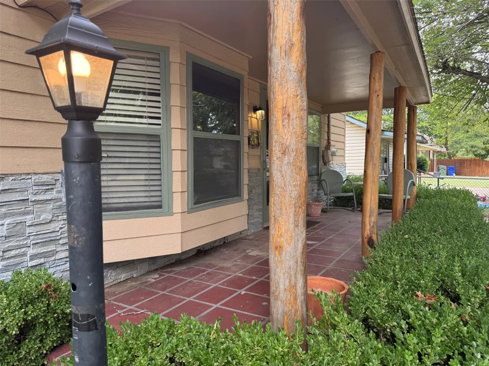 643 E South Street Whitesboro, TX 76273