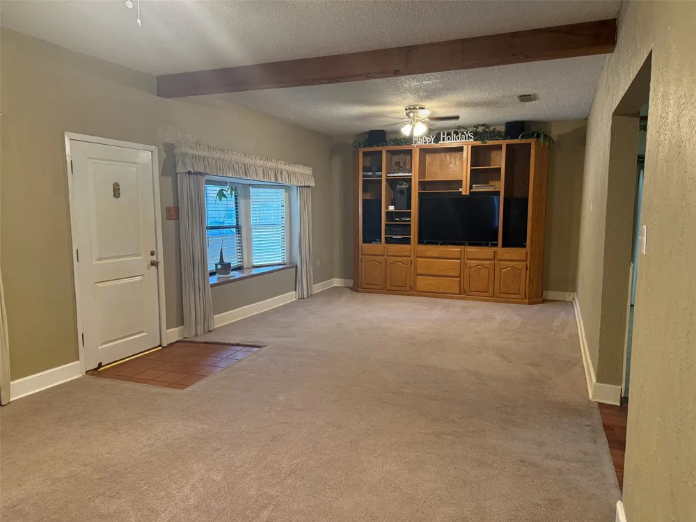 643 E South Street Whitesboro, TX 76273