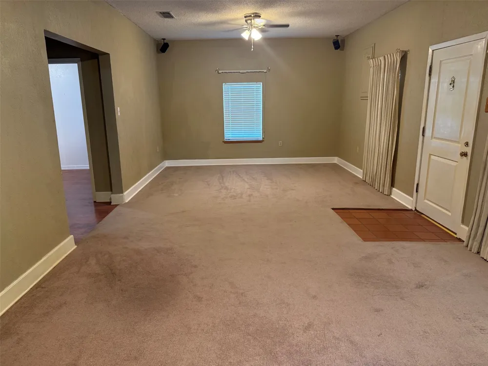 643 E South Street Whitesboro, TX 76273