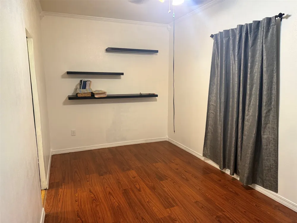 643 E South Street Whitesboro, TX 76273
