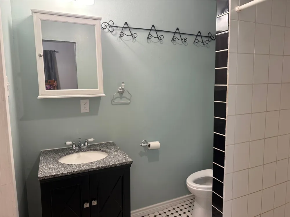 643 E South Street Whitesboro, TX 76273