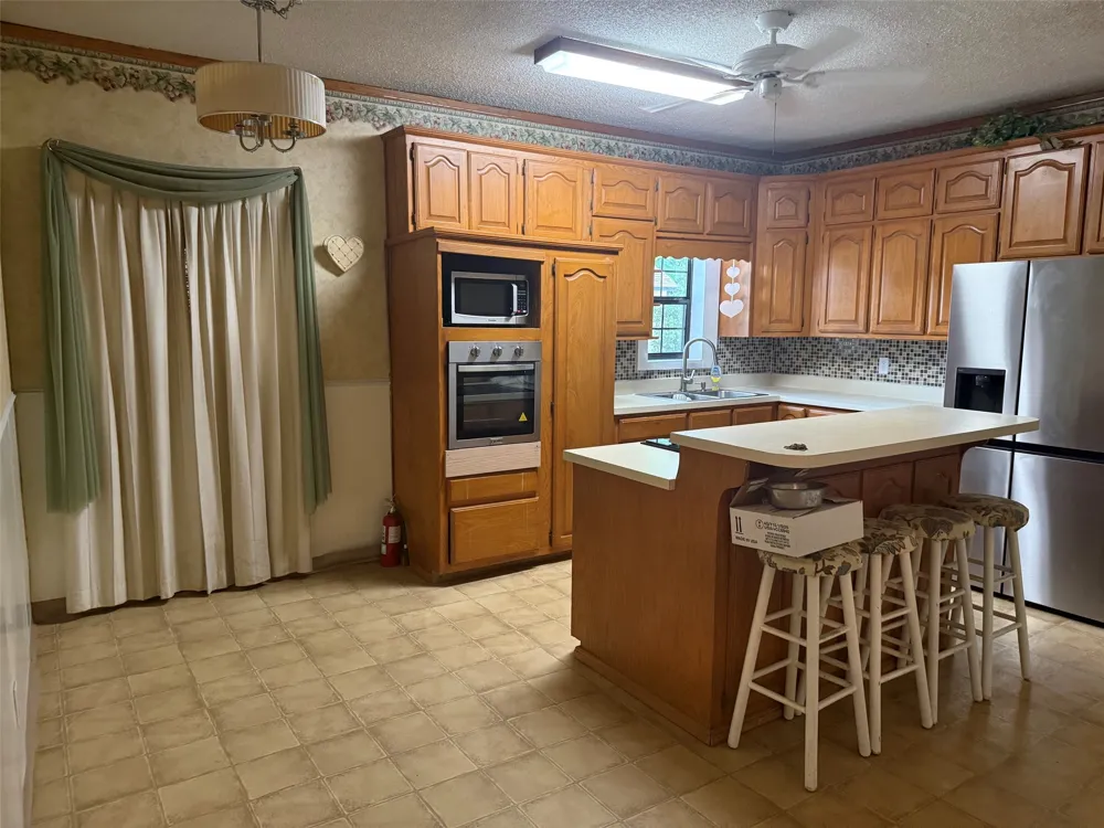 643 E South Street Whitesboro, TX 76273