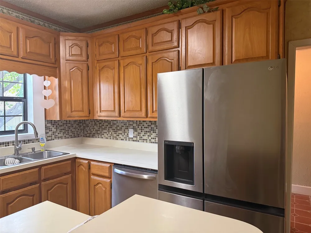 643 E South Street Whitesboro, TX 76273
