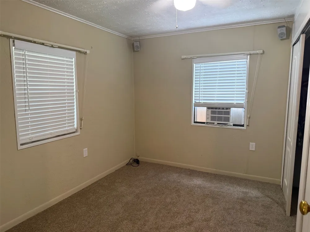 643 E South Street Whitesboro, TX 76273