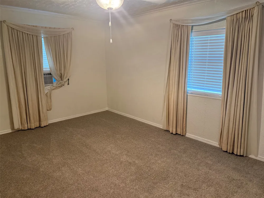 643 E South Street Whitesboro, TX 76273