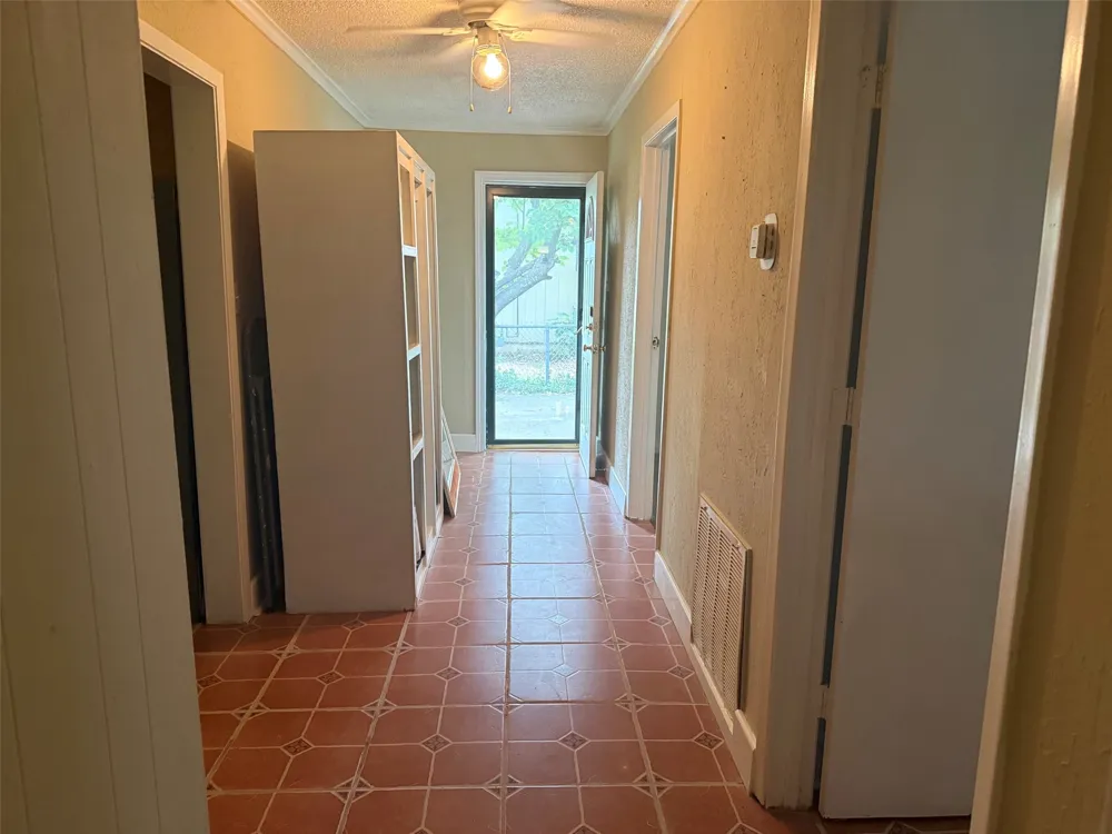 643 E South Street Whitesboro, TX 76273