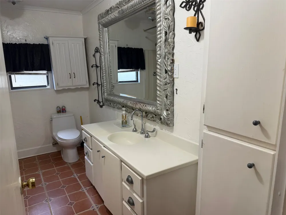 643 E South Street Whitesboro, TX 76273