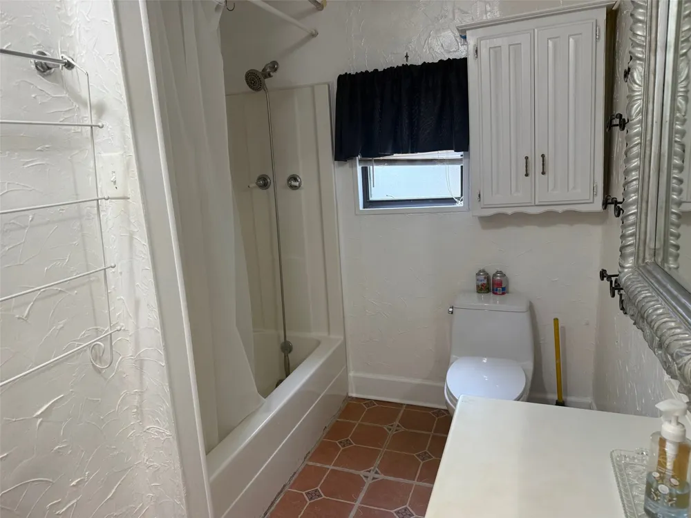 643 E South Street Whitesboro, TX 76273