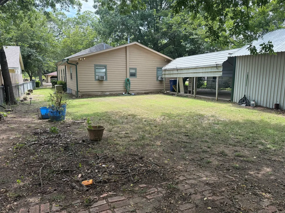 643 E South Street Whitesboro, TX 76273