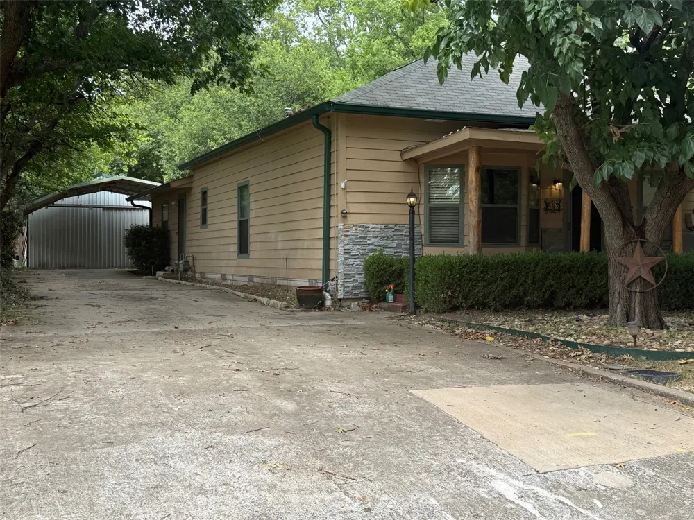 643 E South Street Whitesboro, TX 76273