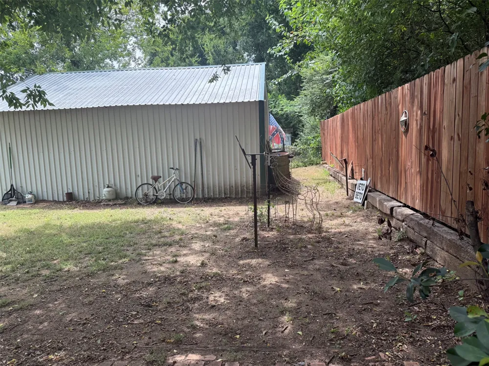 643 E South Street Whitesboro, TX 76273