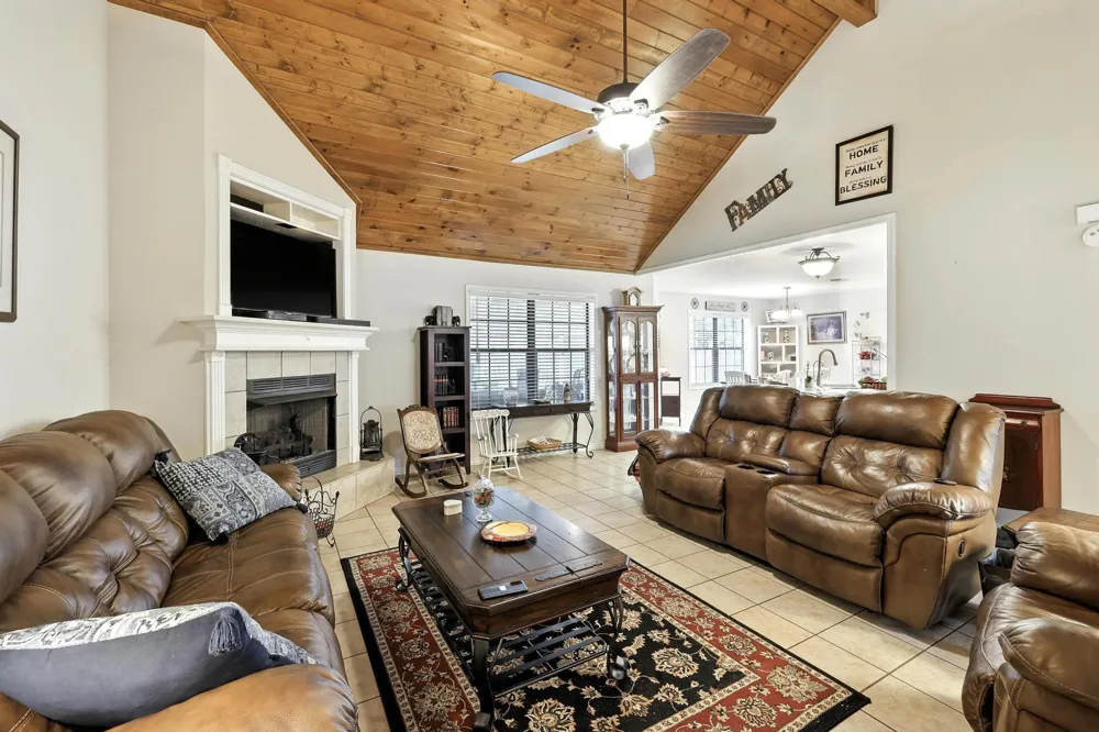 408 Aspen Bend Street Crockett, TX 75835