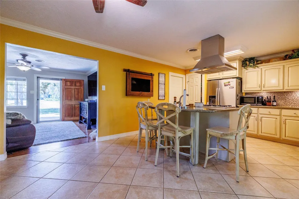 209 County Road 3187 Cleveland, TX 77327