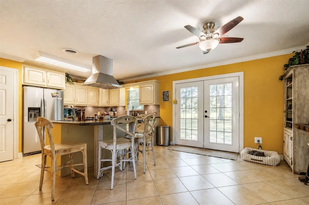 209 County Road 3187 Cleveland, TX 77327