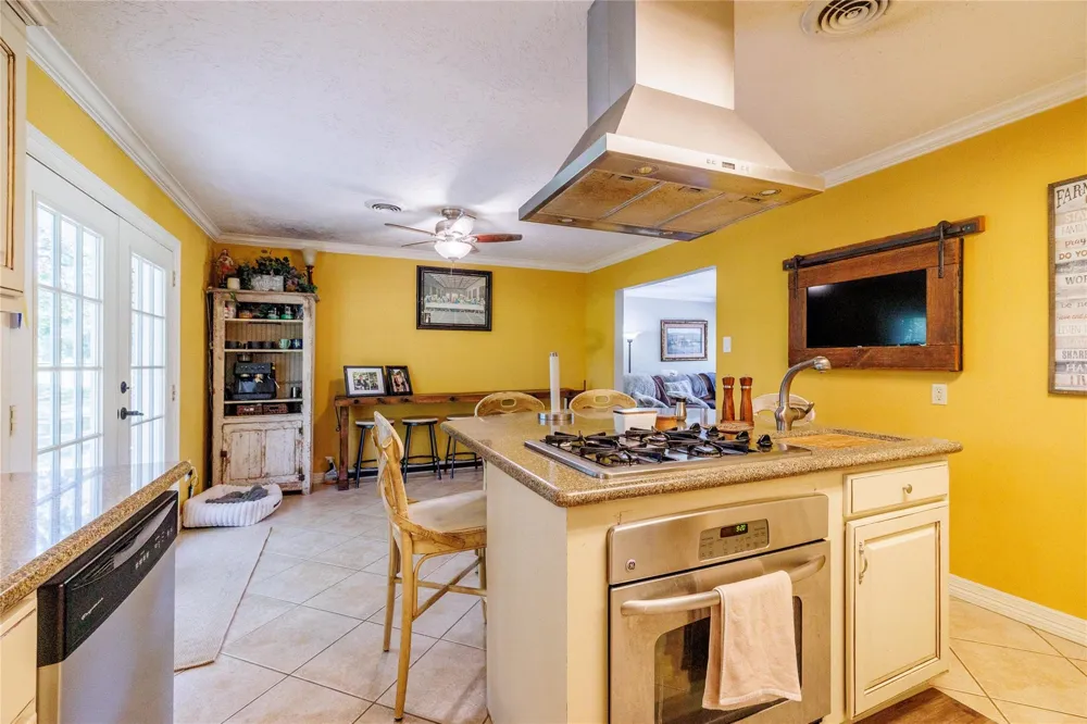 209 County Road 3187 Cleveland, TX 77327