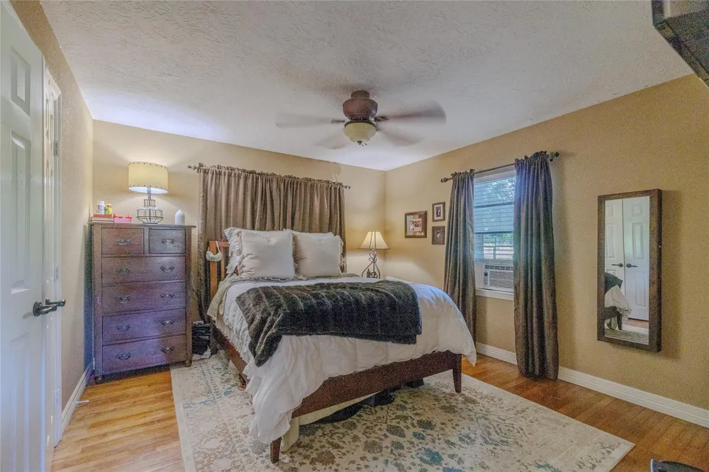 209 County Road 3187 Cleveland, TX 77327