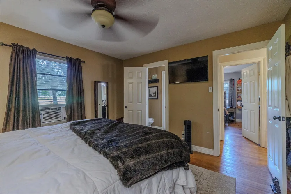 209 County Road 3187 Cleveland, TX 77327