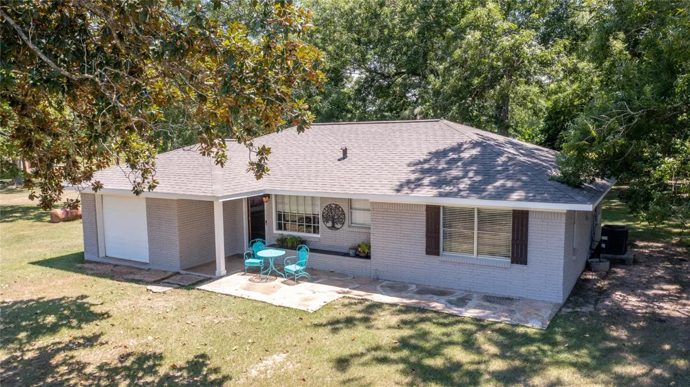 209 County Road 3187 Cleveland, TX 77327