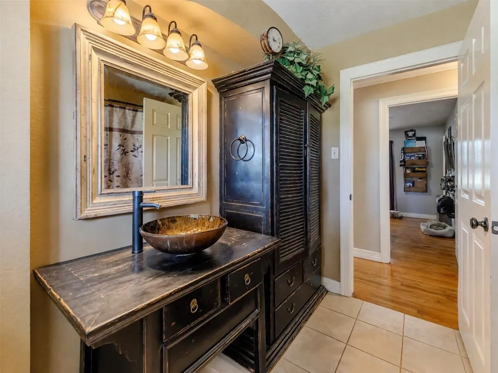 209 County Road 3187 Cleveland, TX 77327