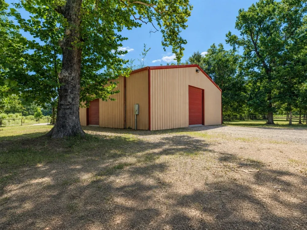 209 County Road 3187 Cleveland, TX 77327
