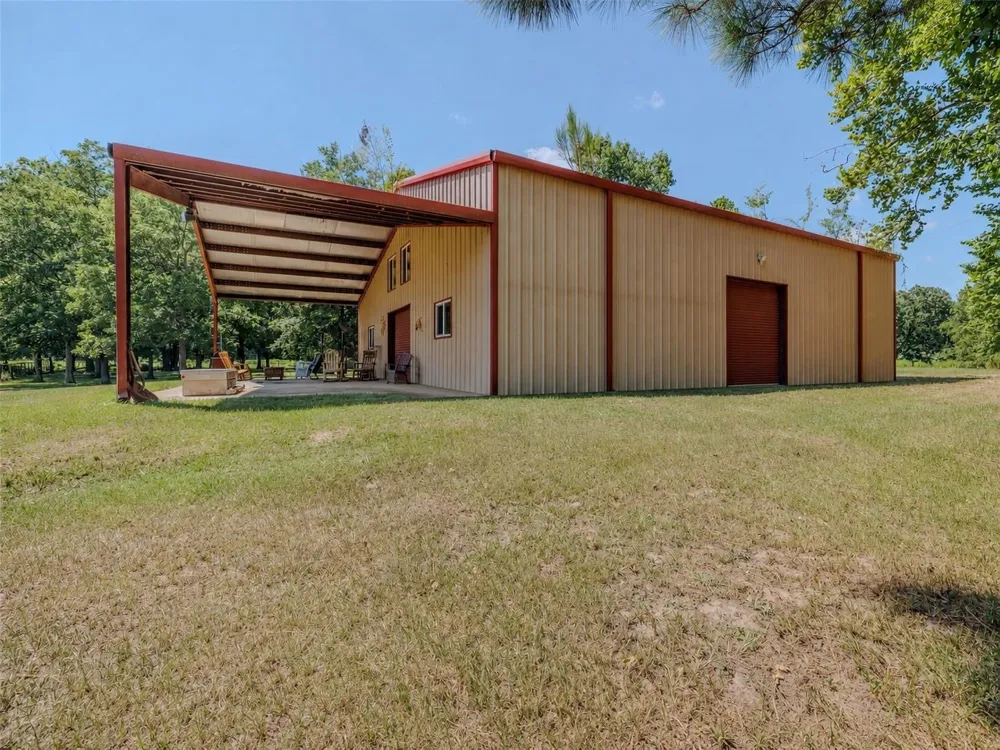 209 County Road 3187 Cleveland, TX 77327
