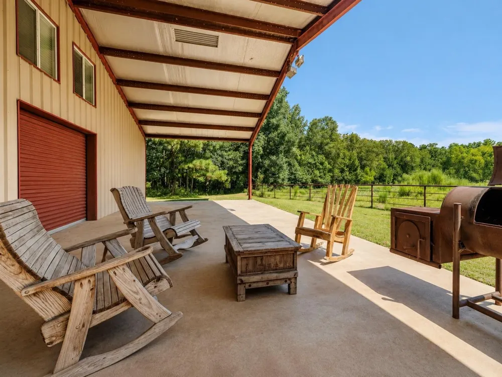 209 County Road 3187 Cleveland, TX 77327
