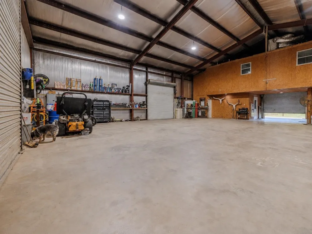209 County Road 3187 Cleveland, TX 77327