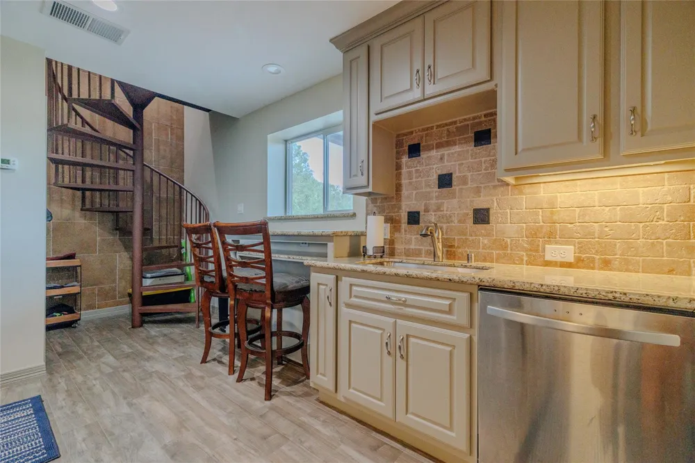 209 County Road 3187 Cleveland, TX 77327