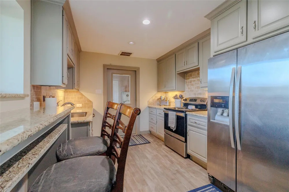 209 County Road 3187 Cleveland, TX 77327