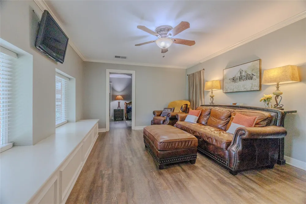 209 County Road 3187 Cleveland, TX 77327