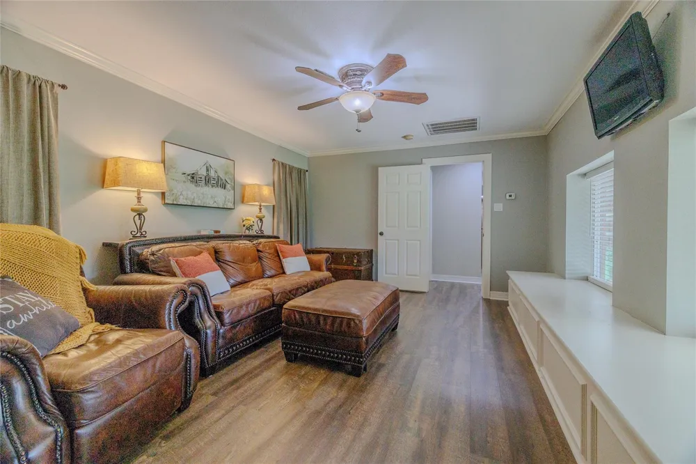 209 County Road 3187 Cleveland, TX 77327