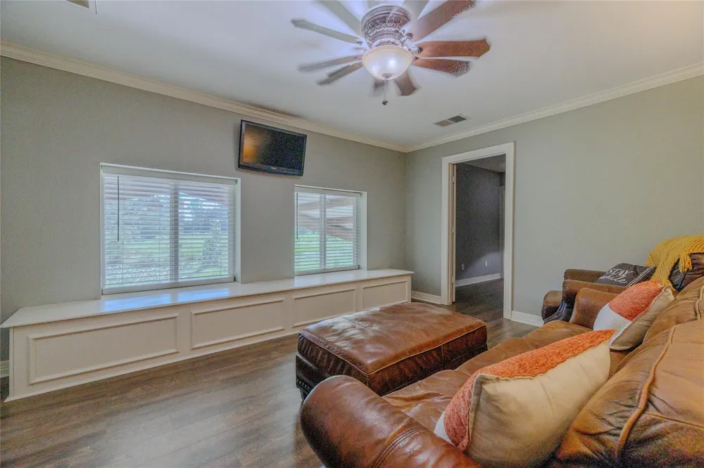 209 County Road 3187 Cleveland, TX 77327