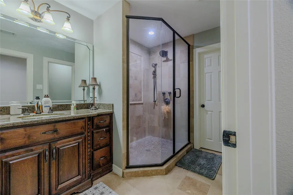 209 County Road 3187 Cleveland, TX 77327