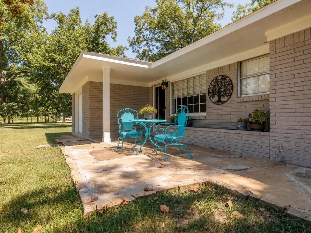 209 County Road 3187 Cleveland, TX 77327