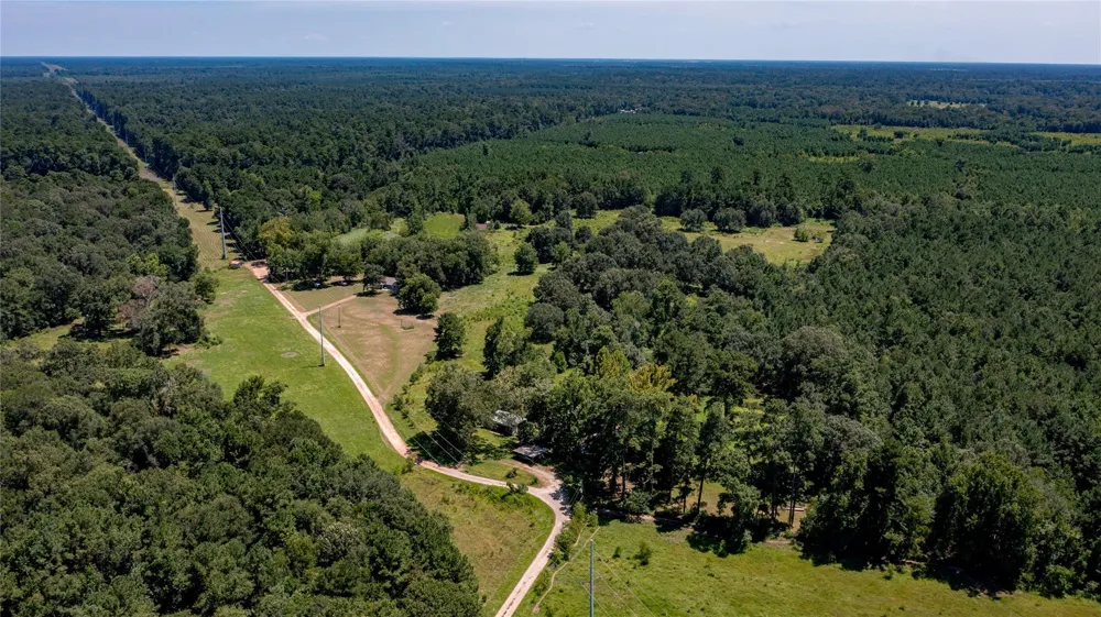 209 County Road 3187 Cleveland, TX 77327