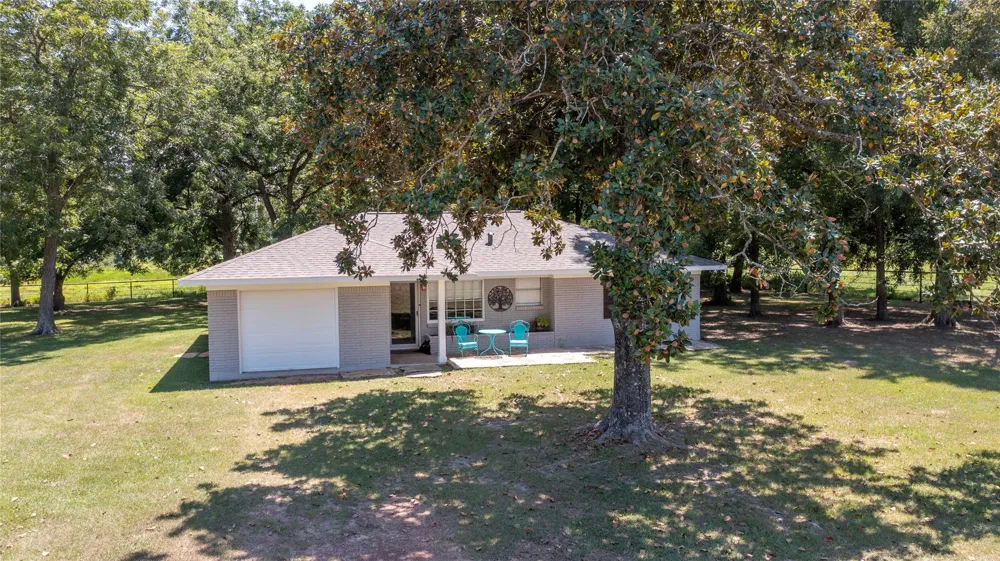 209 County Road 3187 Cleveland, TX 77327
