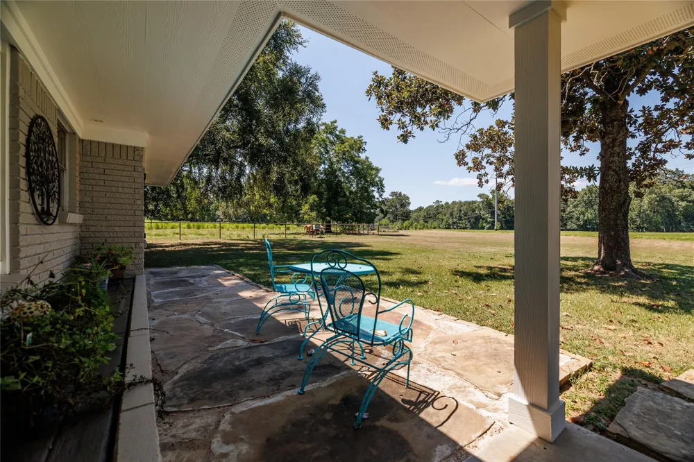 209 County Road 3187 Cleveland, TX 77327