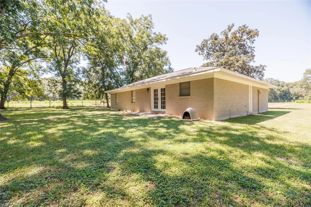 209 County Road 3187 Cleveland, TX 77327