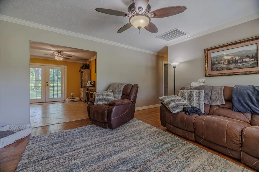 209 County Road 3187 Cleveland, TX 77327