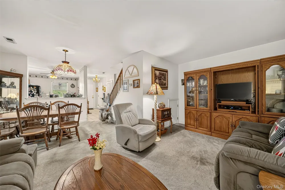 81 Lois Lane Monroe, NY 10950