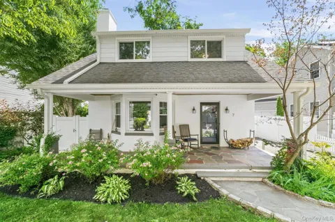 7 Brook Place