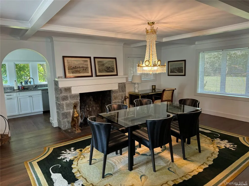 8 Valley Road Road Locust Valley, NY 11560