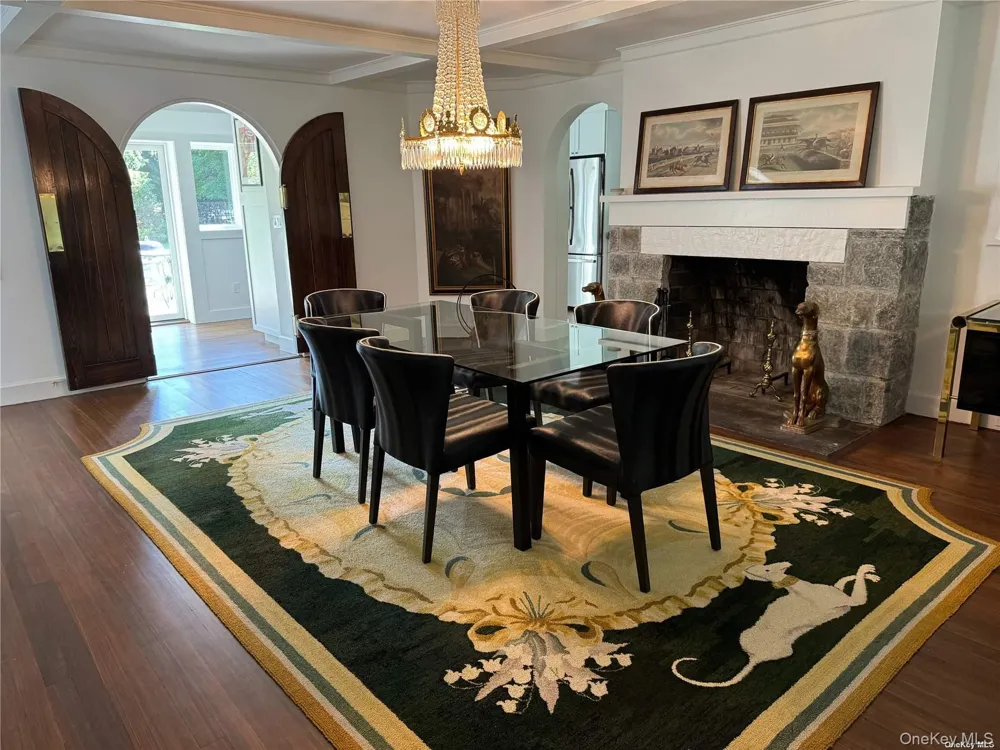 8 Valley Road Road Locust Valley, NY 11560