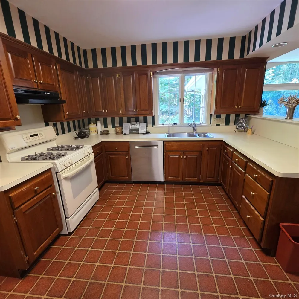 9 Cliff Road Port Jefferson Village, NY 11777