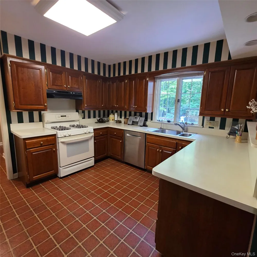 9 Cliff Road Port Jefferson Village, NY 11777