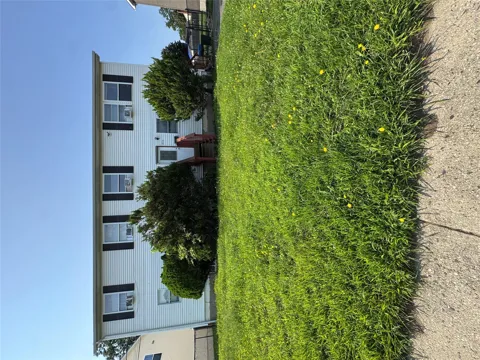806 Bayview Avenue