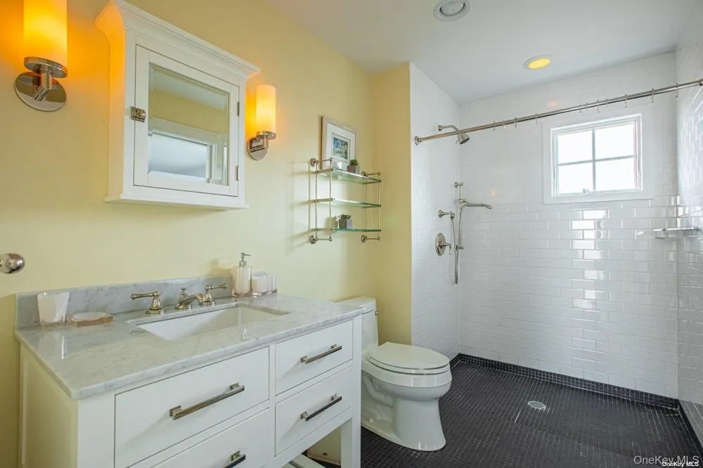 11A Captree Babylon, NY 11702