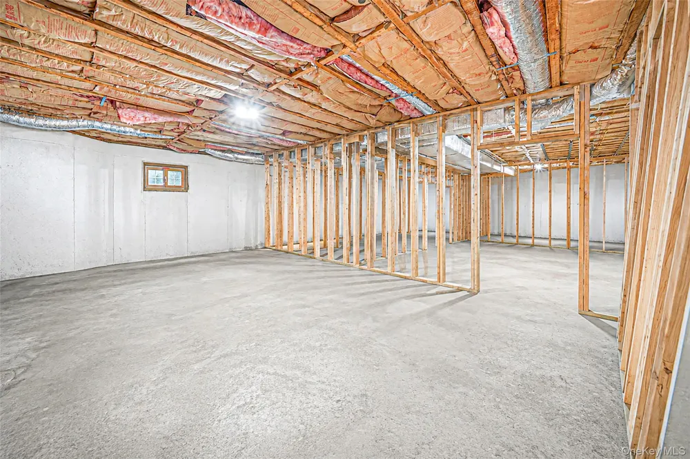 143 Meadow Path Wading River, NY 11792