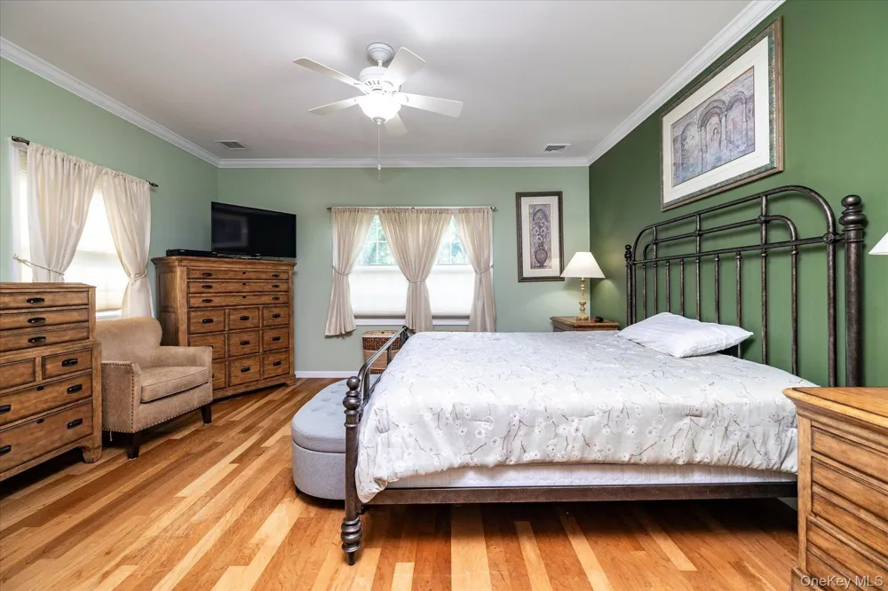 196 Pond View Drive Port Washington, NY 11050