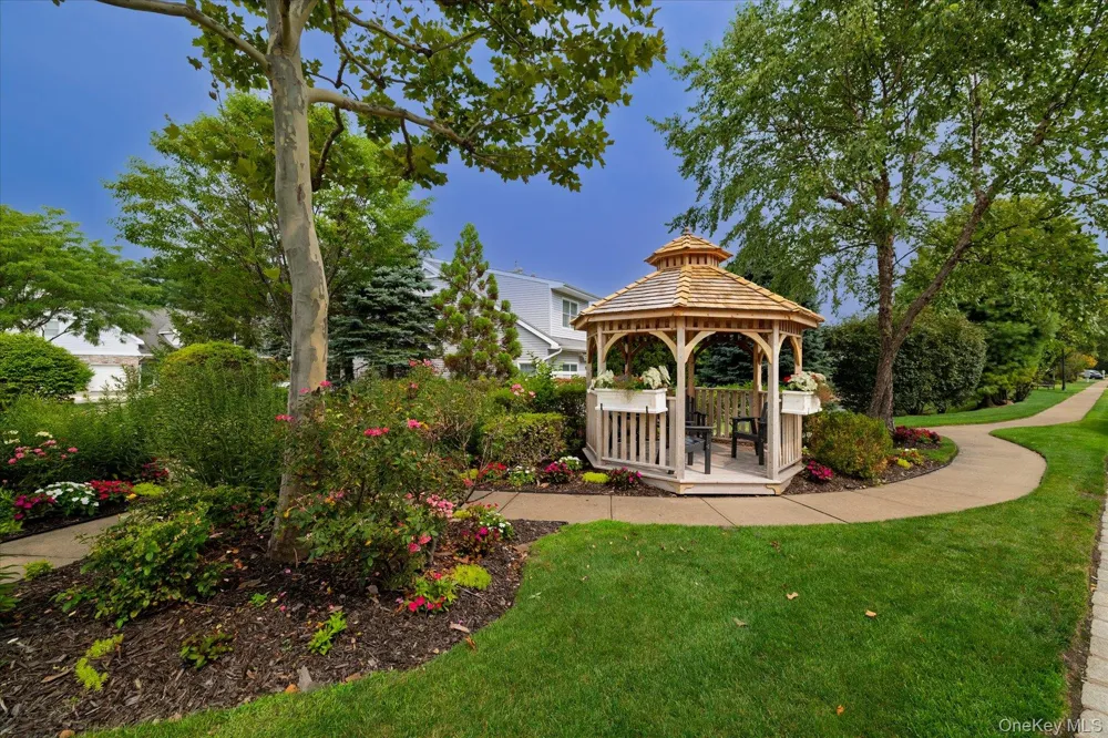 196 Pond View Drive Port Washington, NY 11050